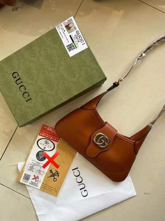 SHOULDER HANDBAG