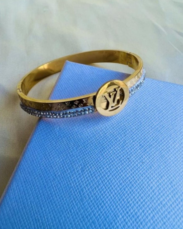 LV GOLD BANGLE 009