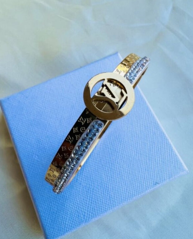 LV GOLD BANGLE 009