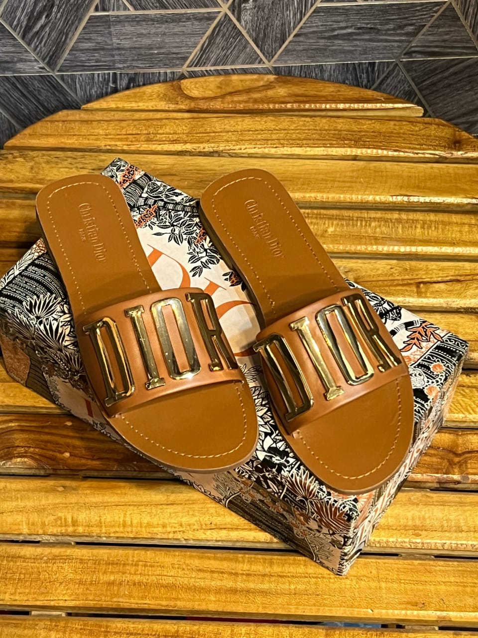 DIOR BUCKLE FLAT